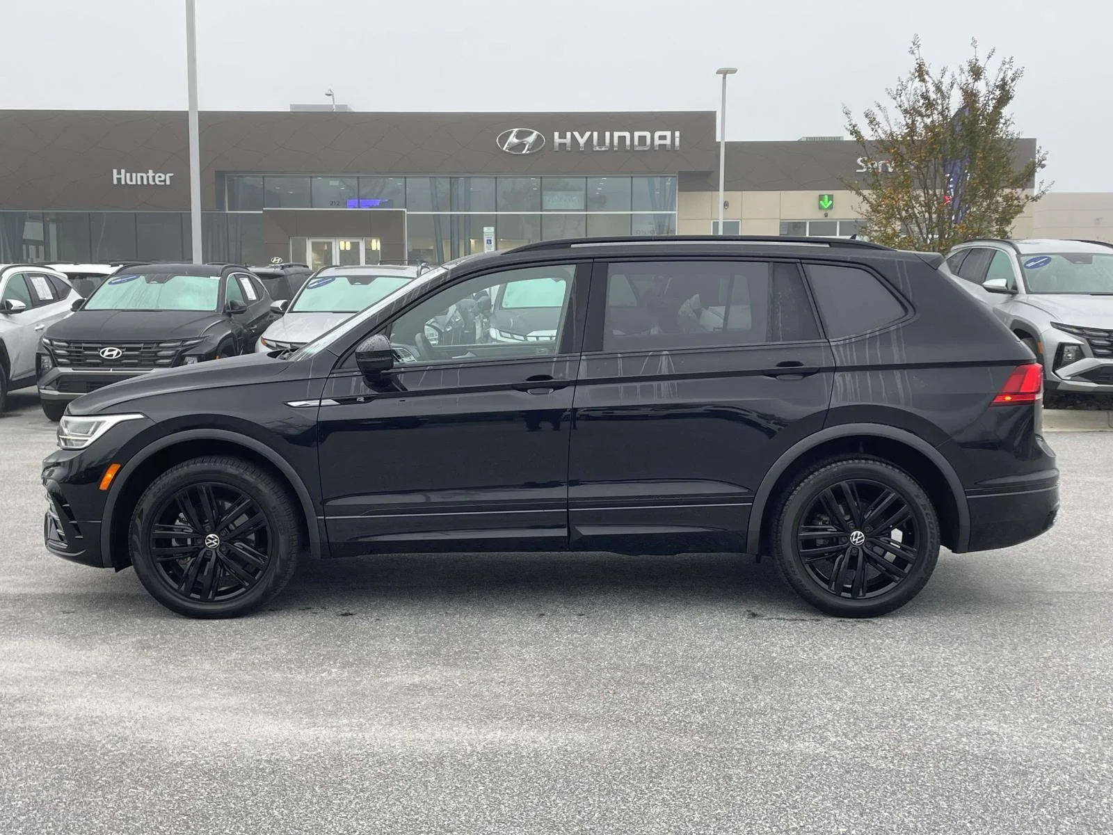 Used 2022 Deep Black Pearl Volkswagen SE R-Line Black image 25