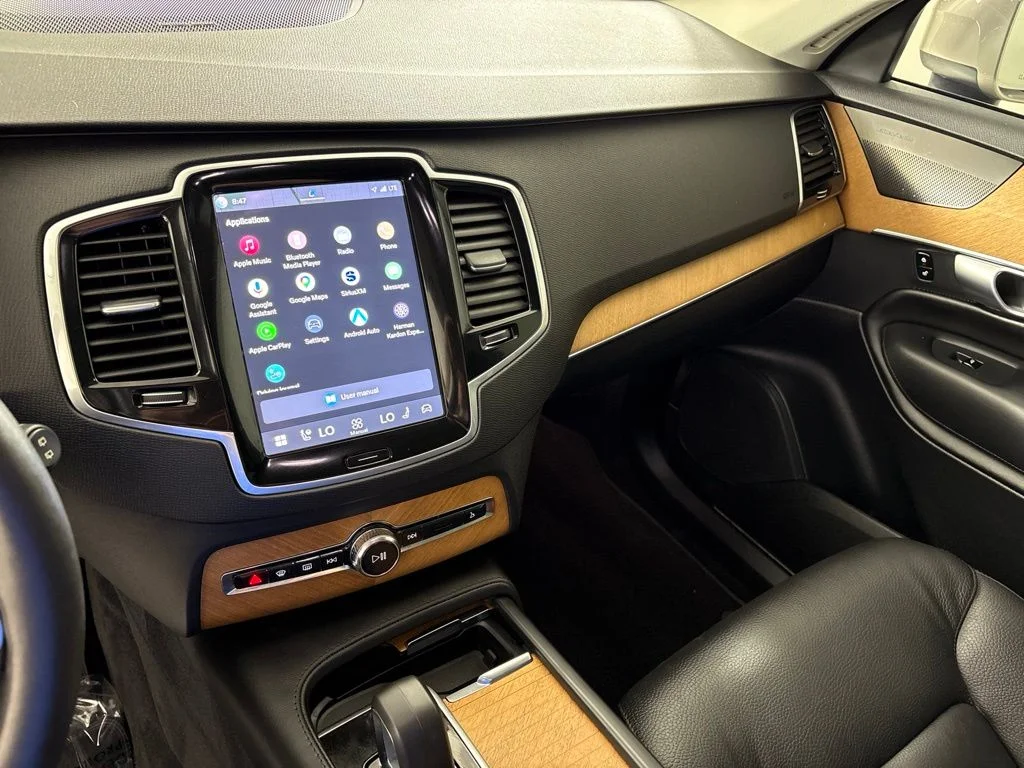 Used 2024 Gold Volvo T8 Plus 6 Passenger image 34