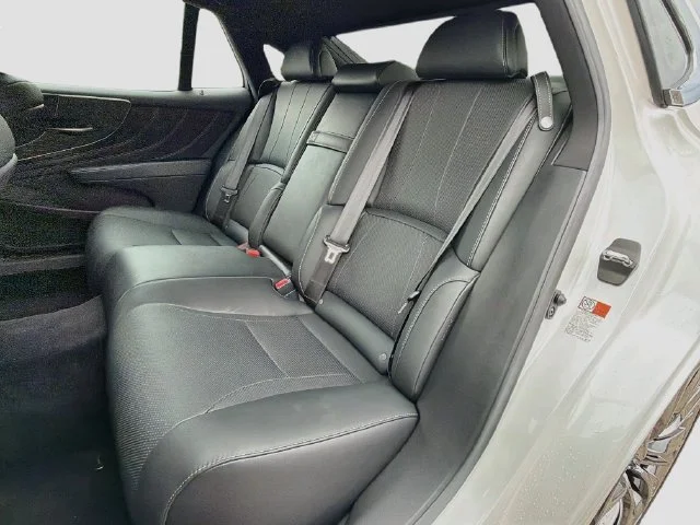 2022 Lexus LS Base - Photo 19