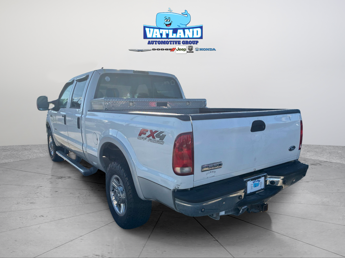 Used 2005 White Ford Lariat image 3