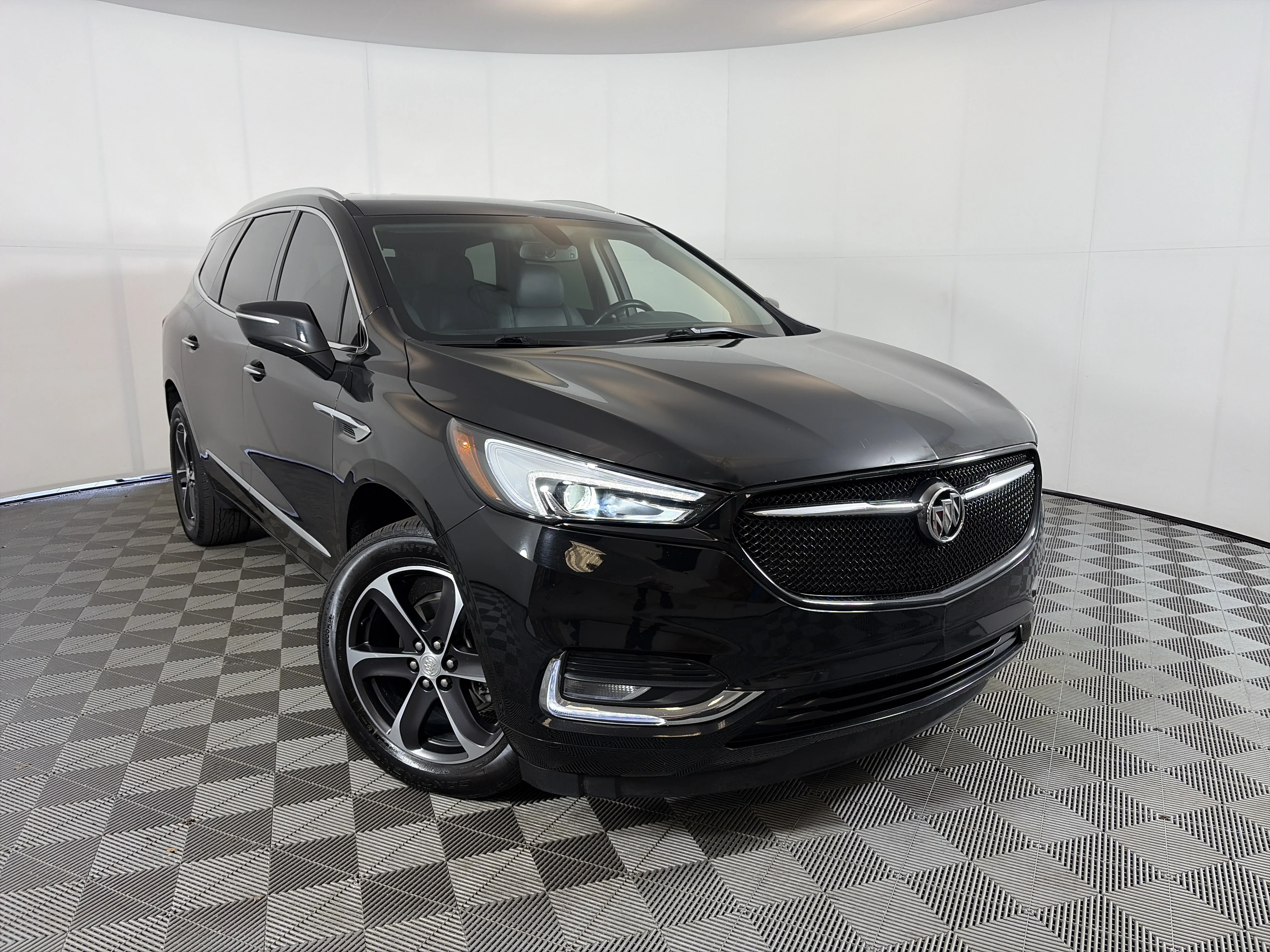 Used 2021 Includes Spectra Gray lower exterior accent color.) Buick Essence image 1
