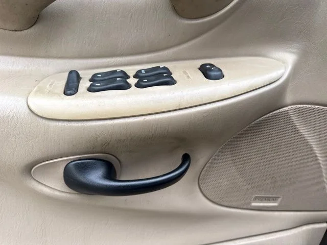 Used 2002 Beige Ford XLT image 41