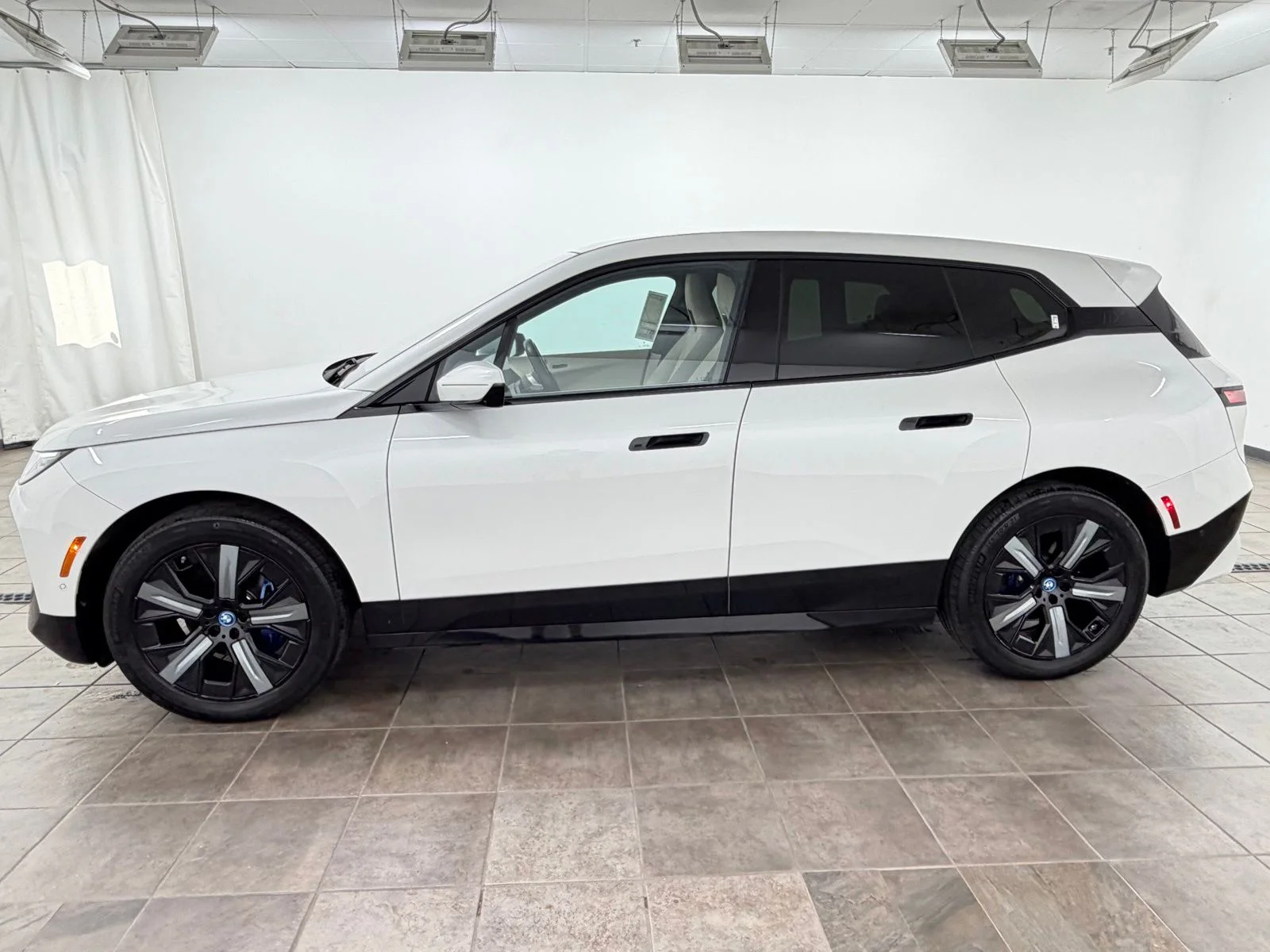 Used 2024 BMW iX Base with VIN WB523CF0XRCN76677 for sale in Elmhurst, IL