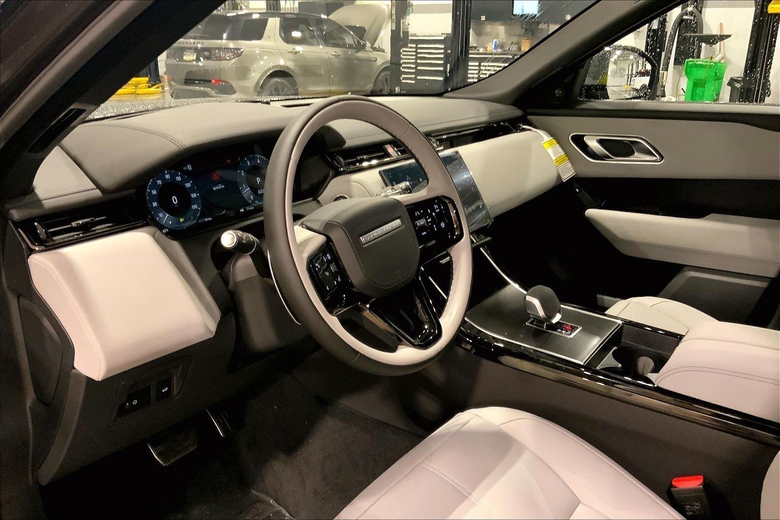 New 2026 Charente Grey LAND ROVER  image 8