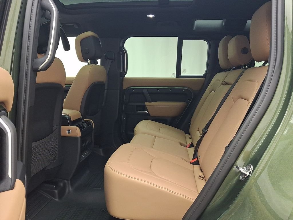 New 2026 Woolstone Green Land Rover X-Dynamic SE image 6