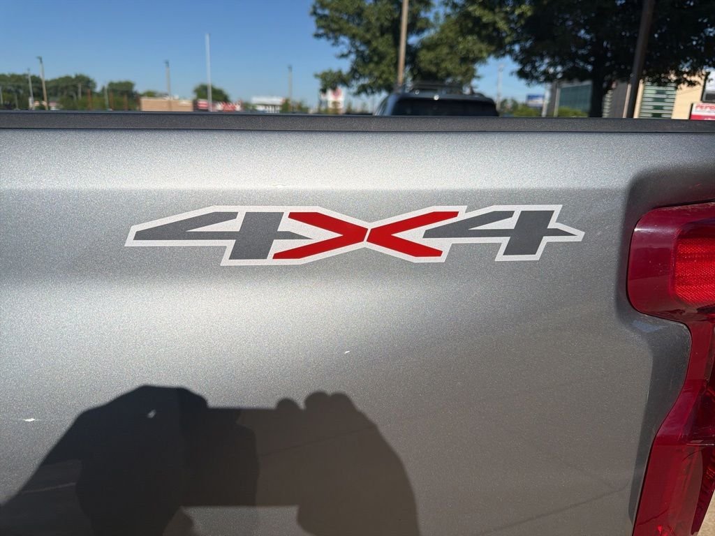 Used 2025 Gray Chevrolet LT image 5