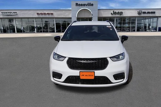 New 2026 Bright White Clear-Coat Exterior Paint Chrysler Select image 9