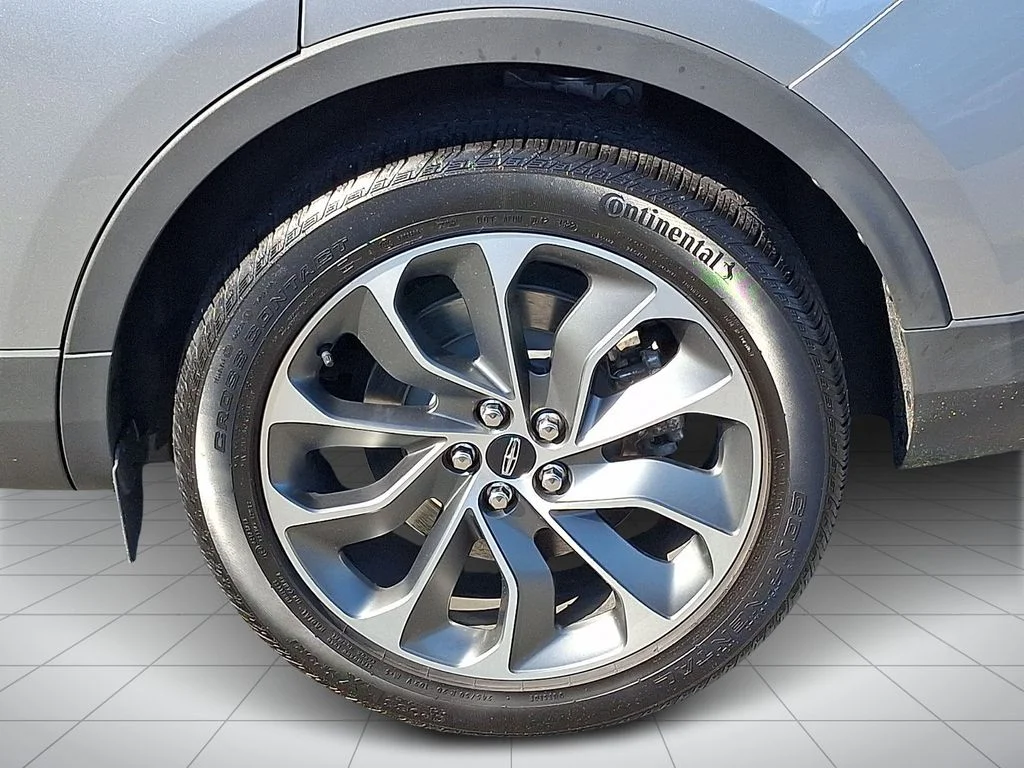 Used 2023 Silver Lincoln Reserve image 7