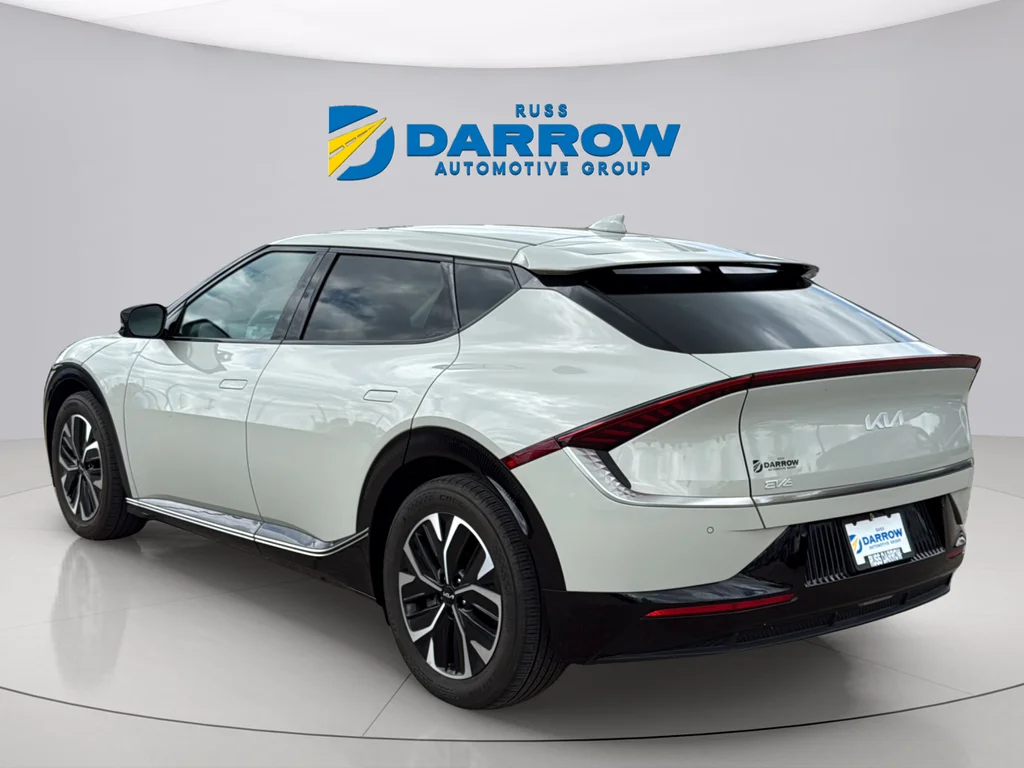 Certified Used 2023 White Kia Wind image 3