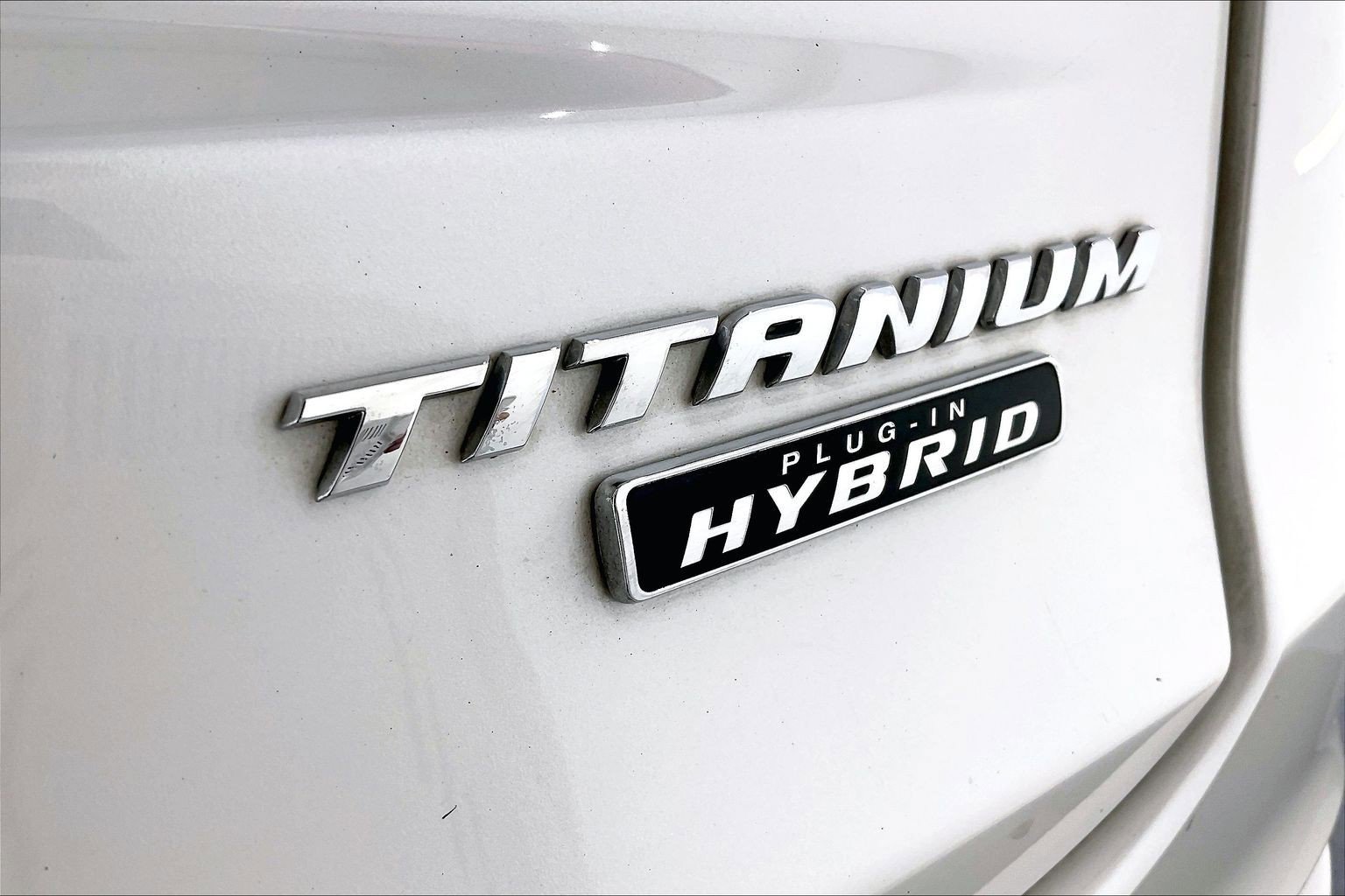 Used 2020 White Platinum Metallic Tri-Coat Ford Titanium image 7