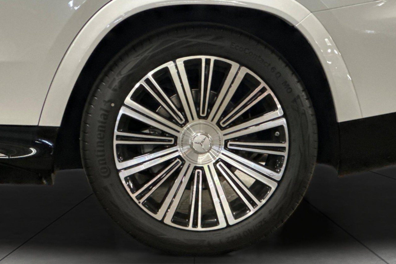 New 2026 MANUFAKTUR Moonlight White Metallic Mercedes-Benz Maybach GLS 600 4MATIC® SUV image 27