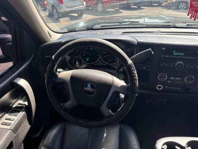 Used 2011 Black GMC SLE image 20
