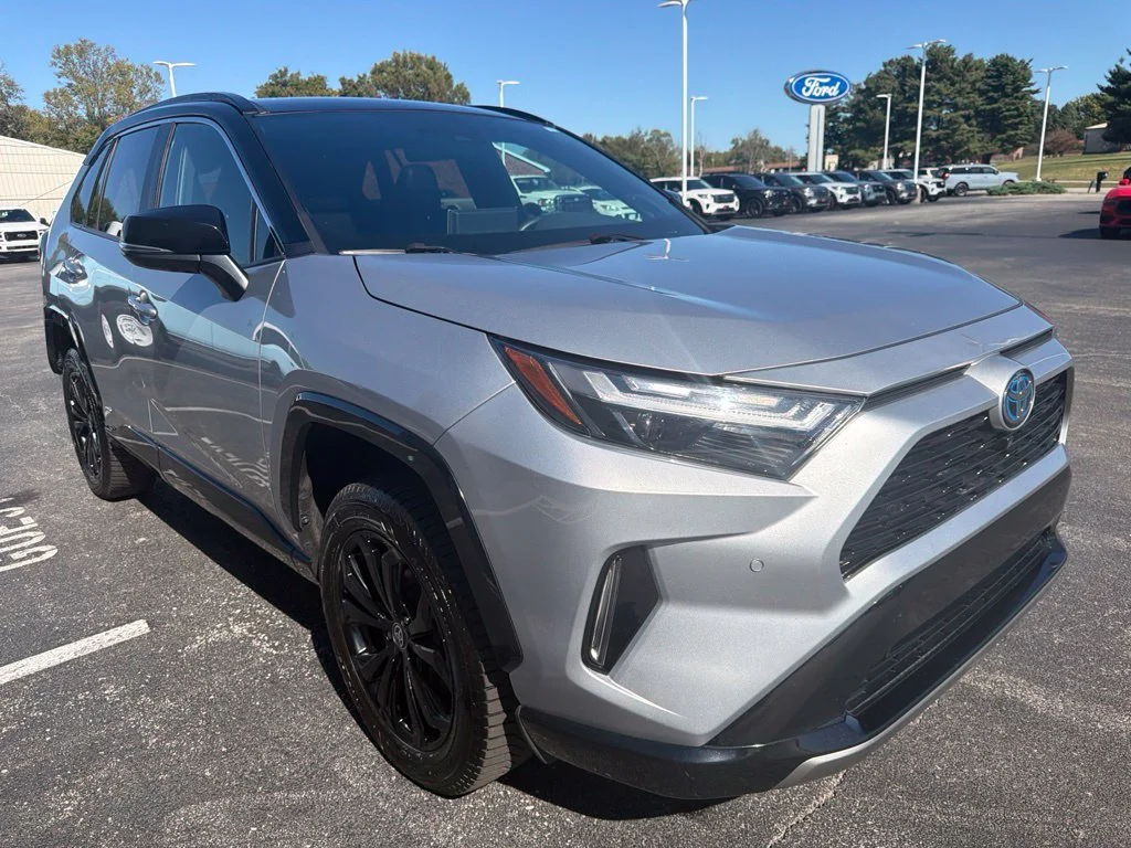 Used 2022 Silver Sky Metallic Toyota XSE image 7