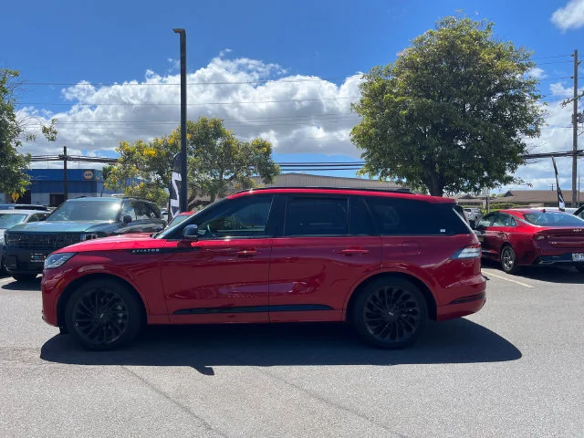 Used 2025 Red Lincoln Reserve image 2