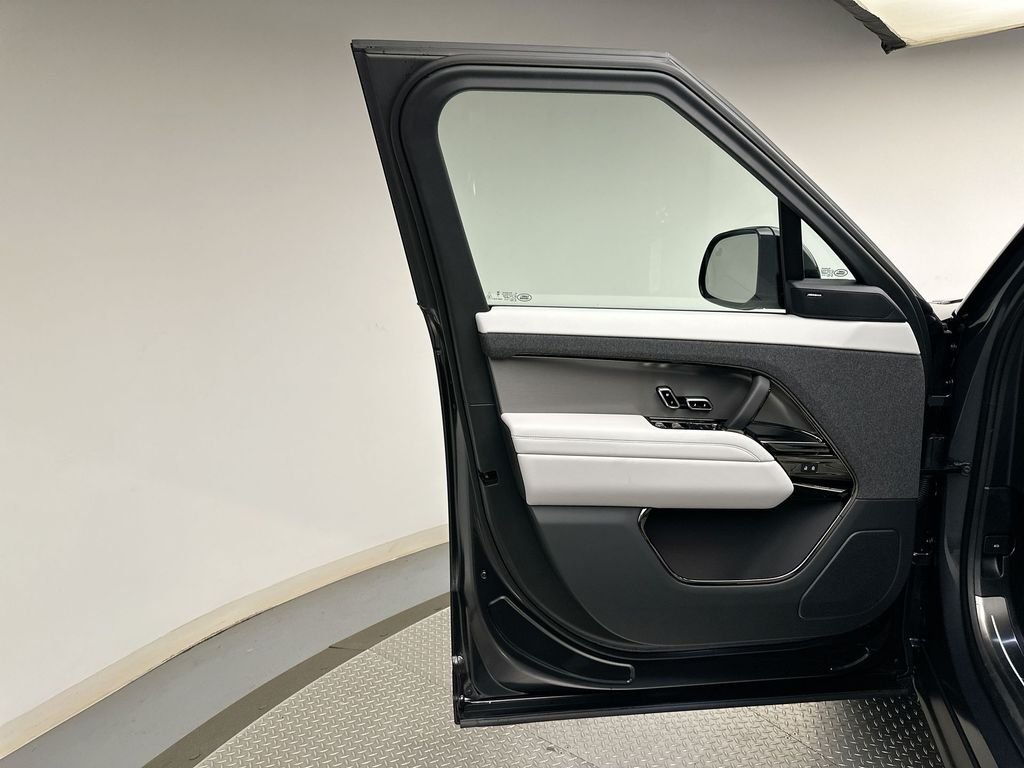 New 2027  Land Rover SE image 9