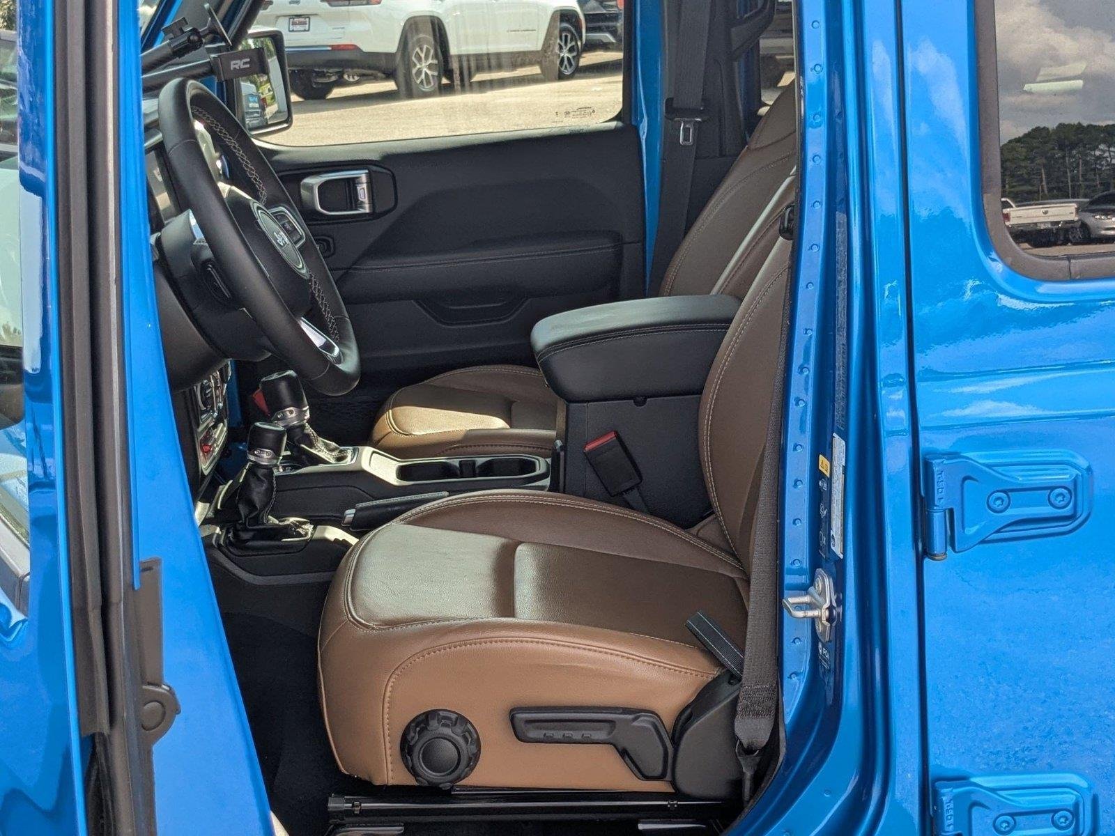 Used 2023 Hydro Blue Pearlcoat Jeep Rubicon image 12