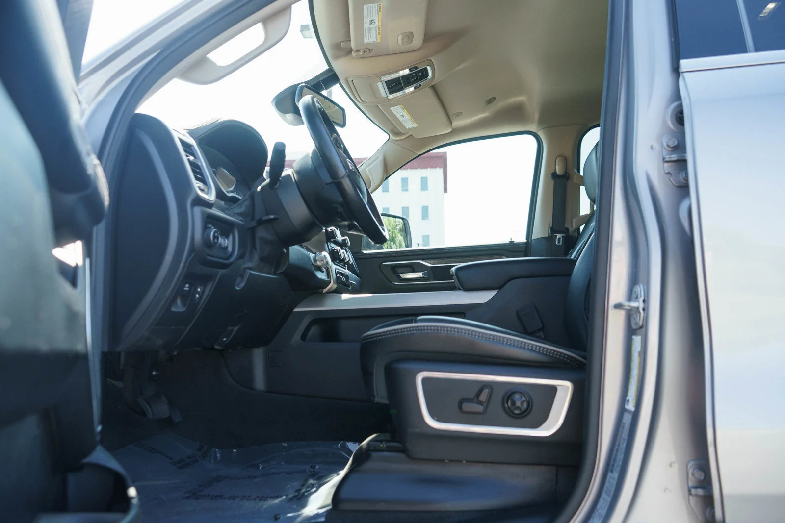 Used 2020 Billet Silver Metallic Clearcoat Ram Laramie image 12