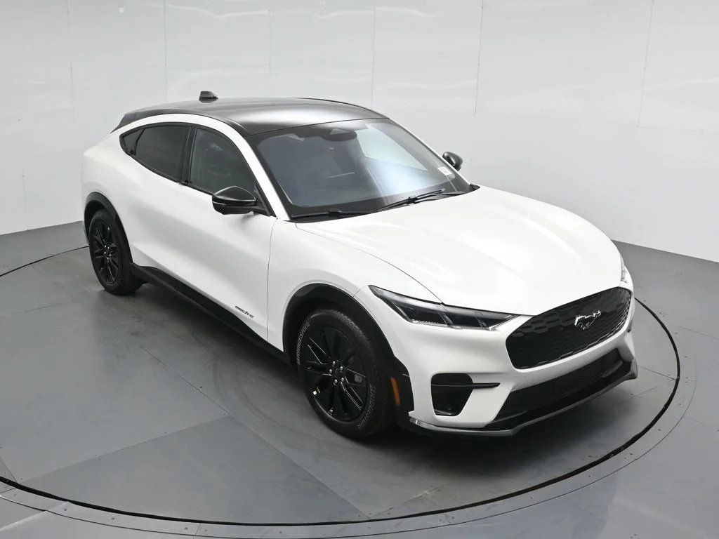 New 2026 Star White Metallic Tri-coat Ford Premium image 37