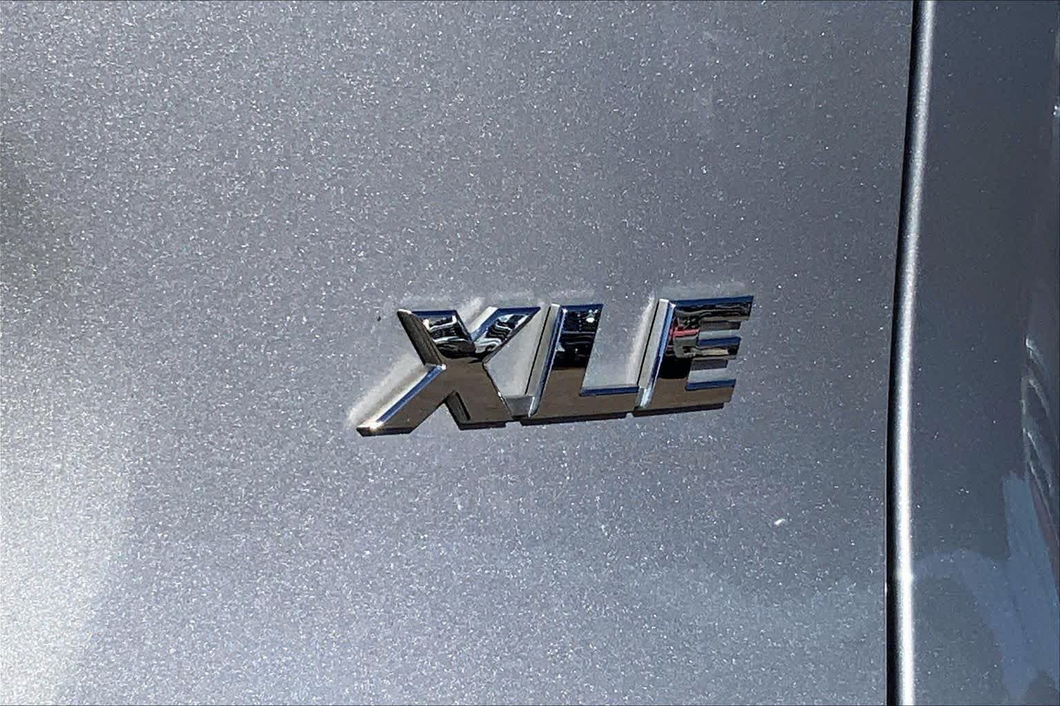 Used 2024 Silver Sky Metallic Toyota XLE Premium image 10