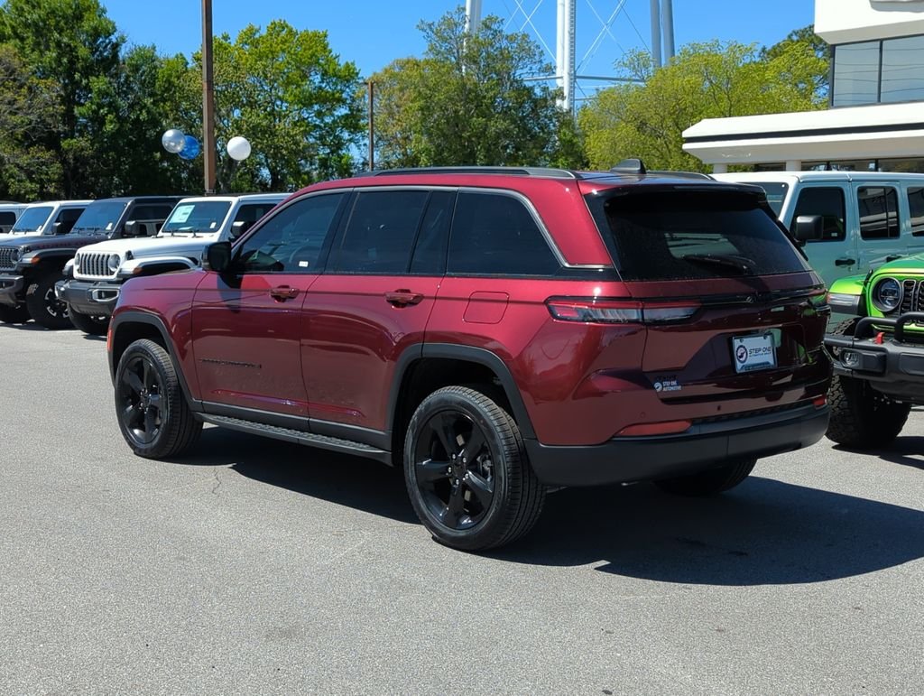 New 2026 Velvet Red Pearl-Coat Exterior Paint Jeep Limited image 7