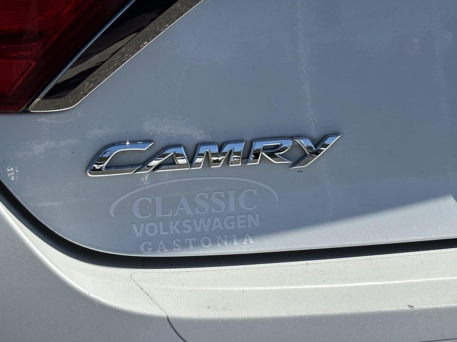 Used 2017 Blizzard Pearl Toyota SE image 9