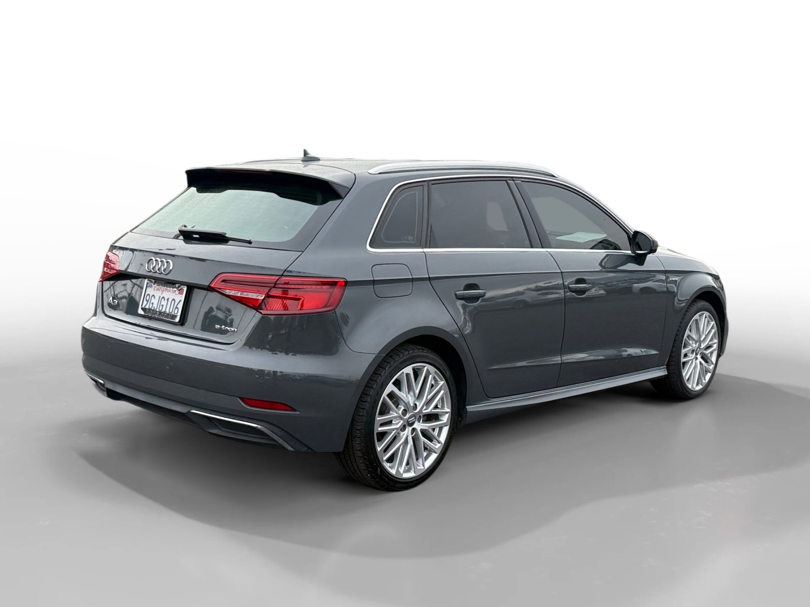 Used 2018 Gray Metallic Audi 1.4T Premium image 5
