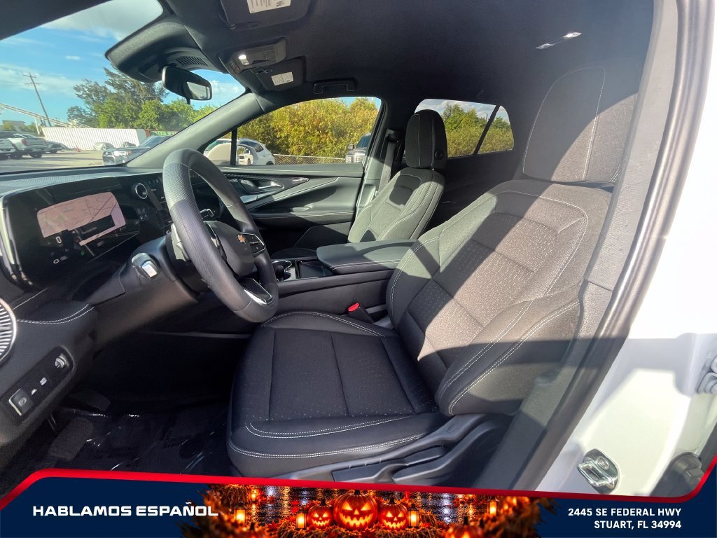 Used 2025 Summit White Chevrolet LT image 10