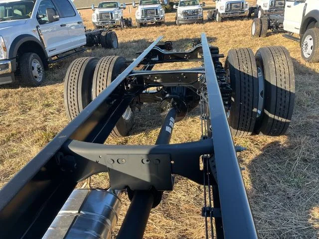 New 2025 Oxford White Ford F-750 SD Gas Straight Frame image 32