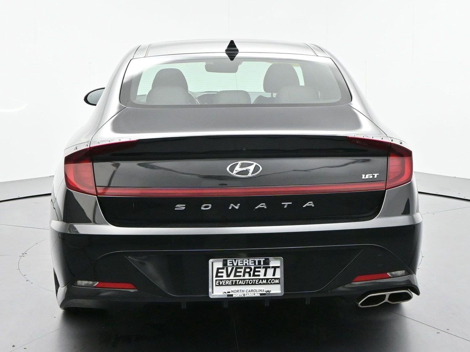 Used 2022 Phantom Black Hyundai SEL Plus image 6