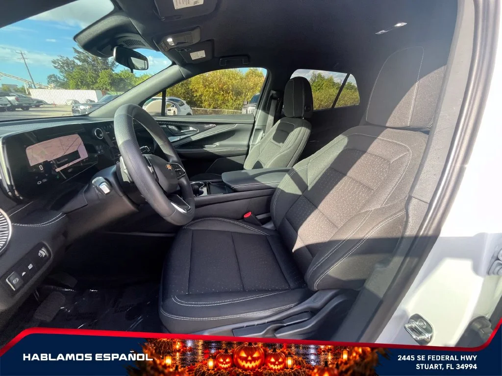 Used 2025 Summit White Chevrolet LT image 10