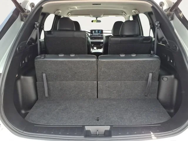 Used 2024  Mitsubishi SE image 21