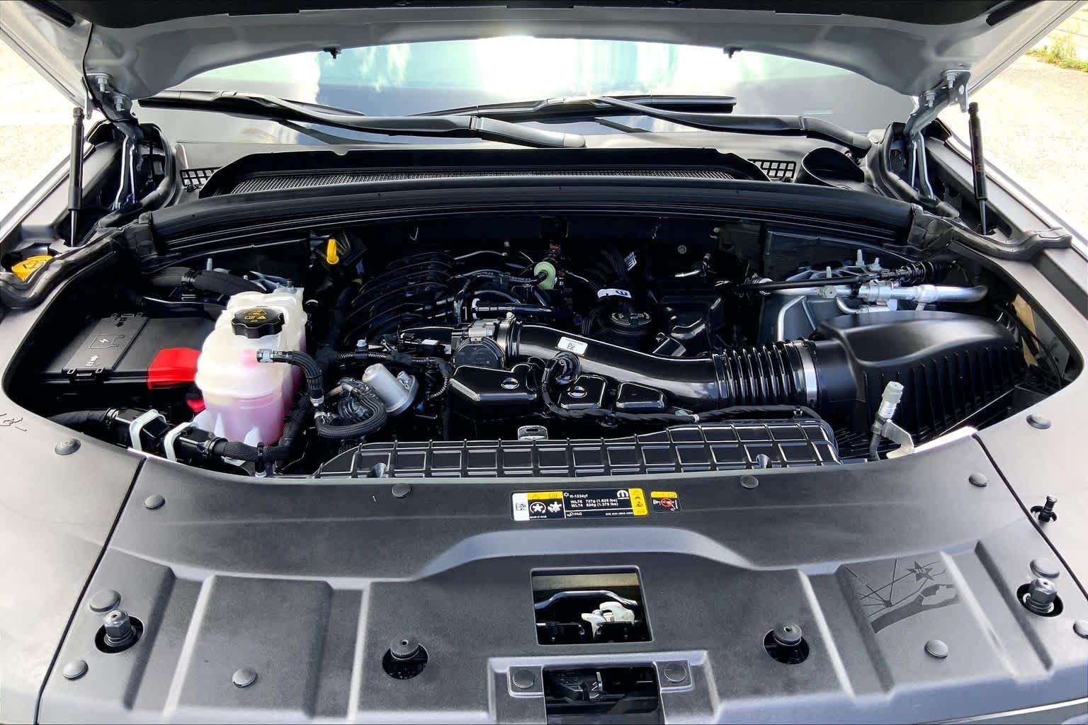 Used 2025 Silver Zynith Jeep Altitude X image 30