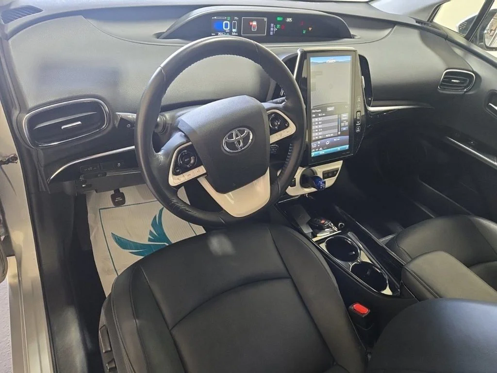 Used 2017 Silver Toyota Premium image 5