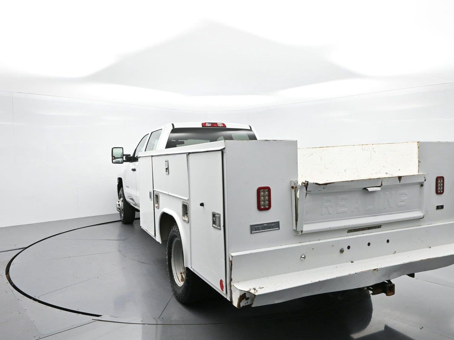 Used 2019 SUMMIT WHITE Chevrolet WT image 6
