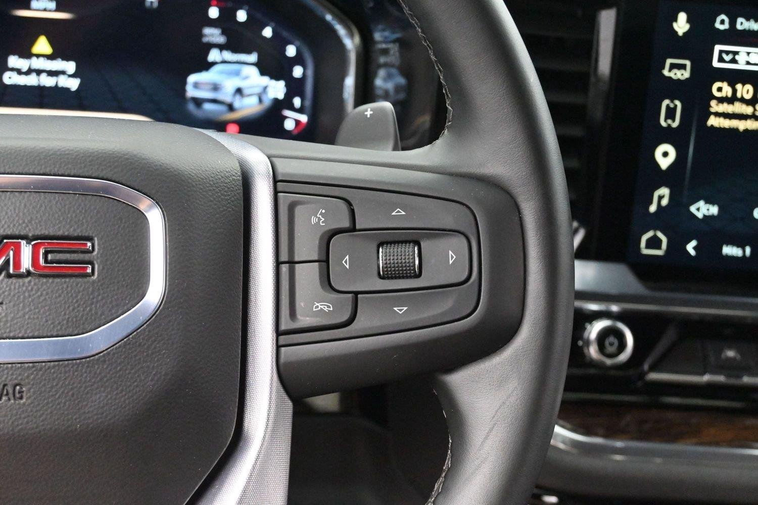 Used 2025 Onyx Black GMC Elevation image 16