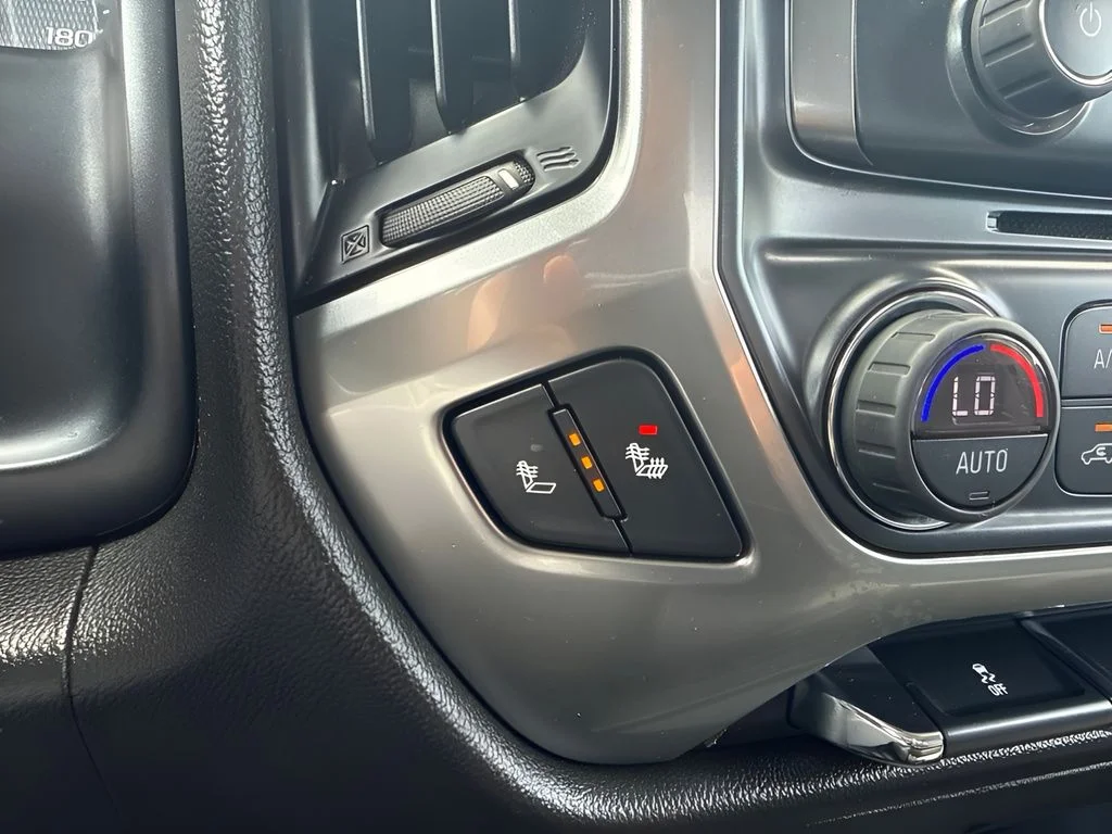 Used 2017  Chevrolet LT image 12
