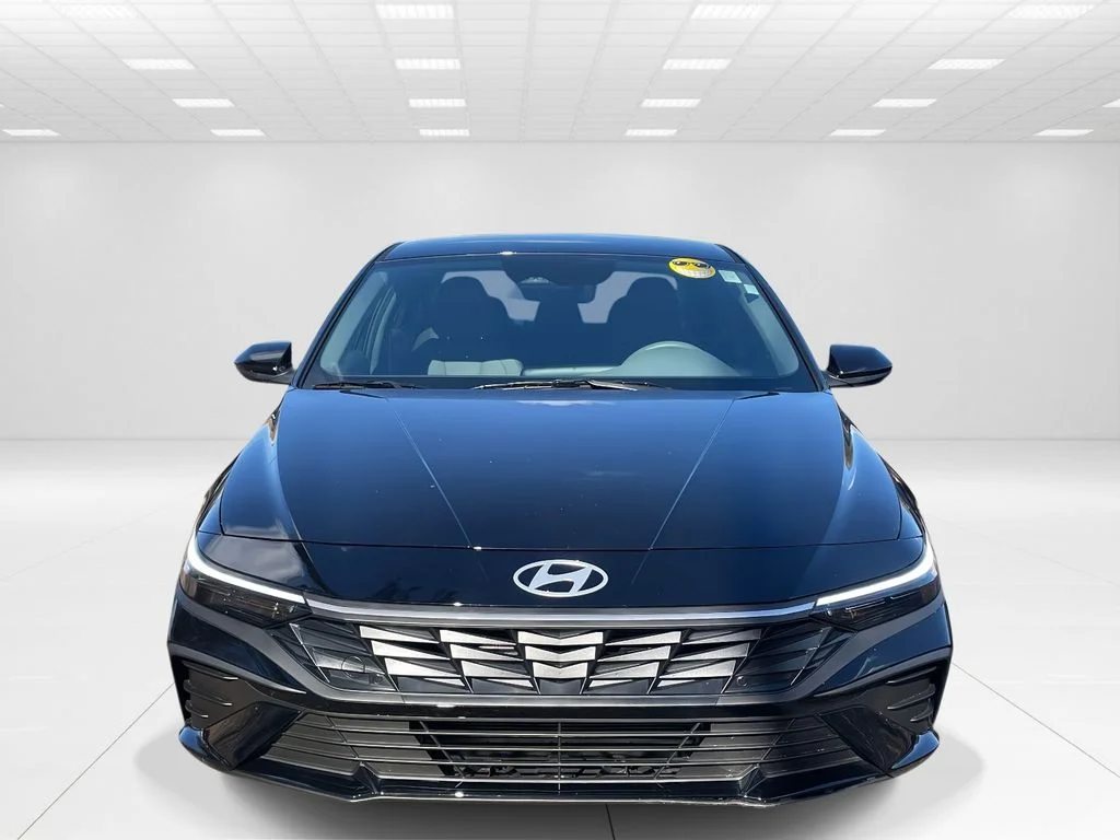 New 2025 Black Hyundai SE image 2