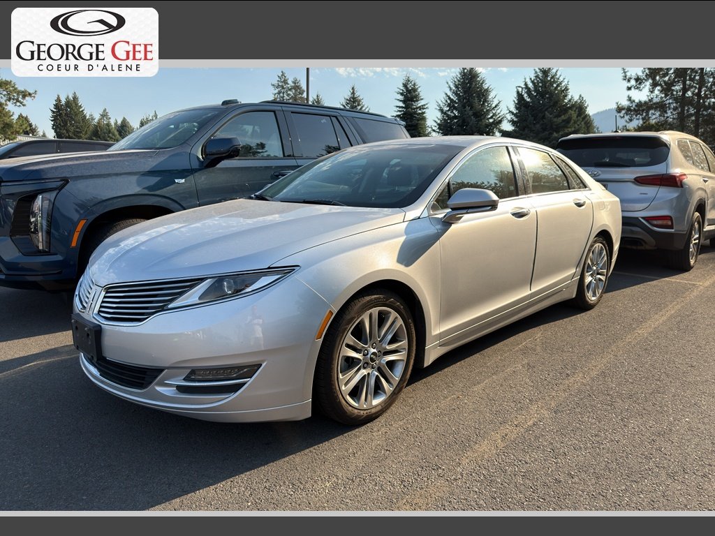 Used 2013 Ingot Silver Lincoln Base image 1