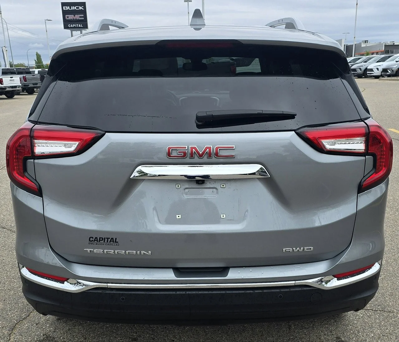 Used 2024 Gray GMC SLT AWD image 4