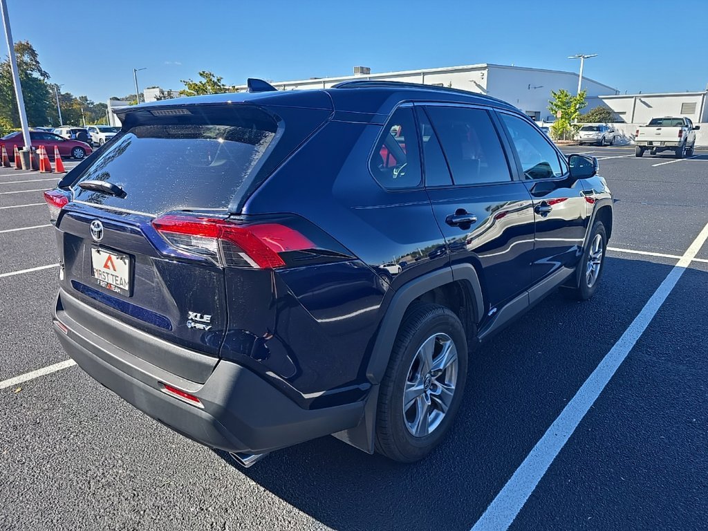 Used 2025  Toyota XLE image 5