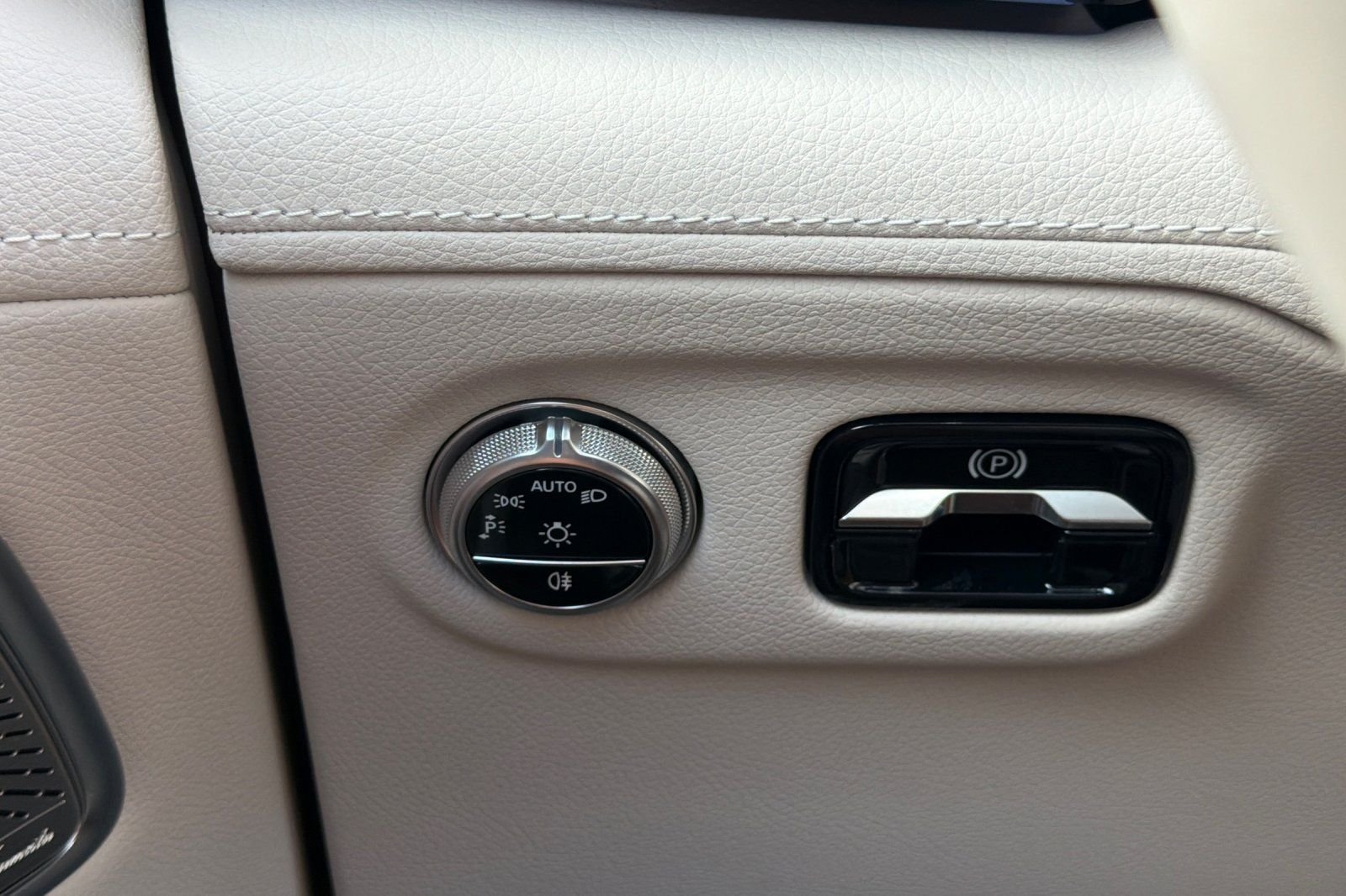 Certified Used 2024 Blue Mercedes-Benz 450 image 32