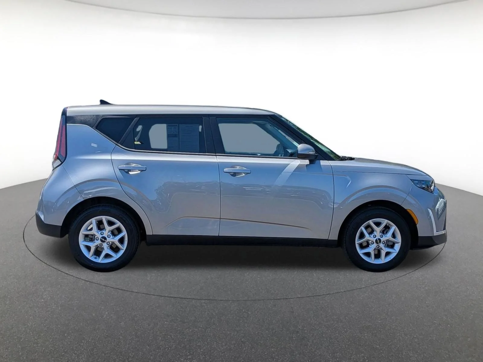 Used 2025 Steel Gray Kia LX image 4
