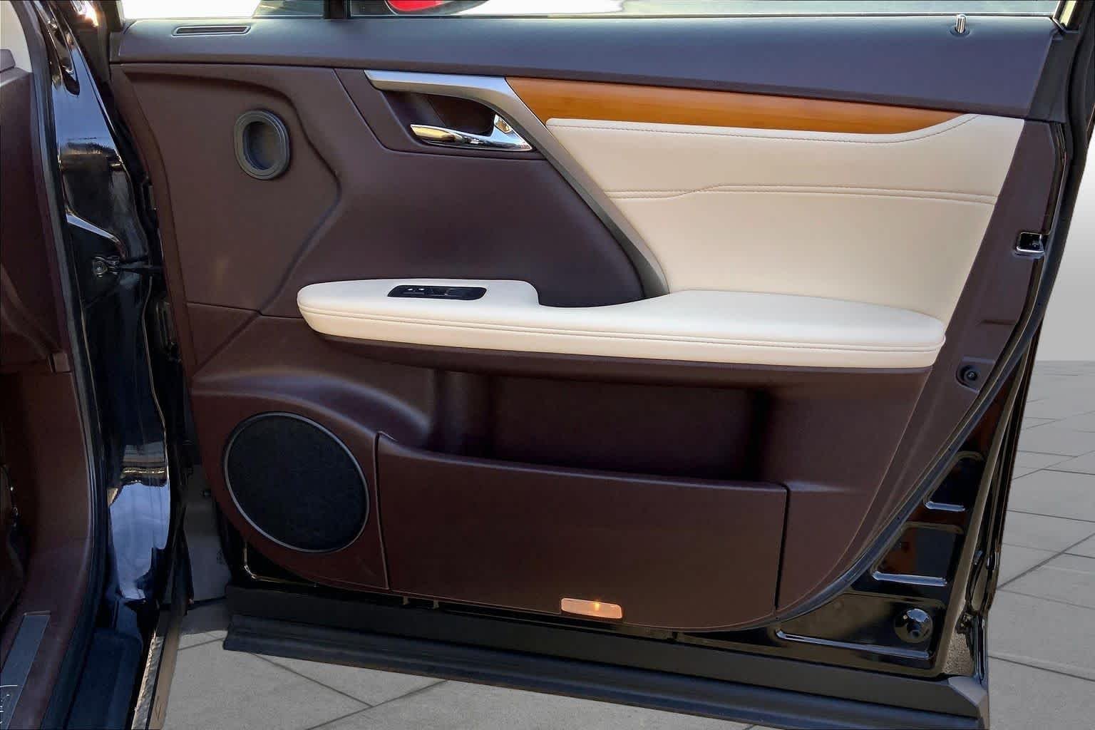 Used 2019 Obsidian Lexus  image 22