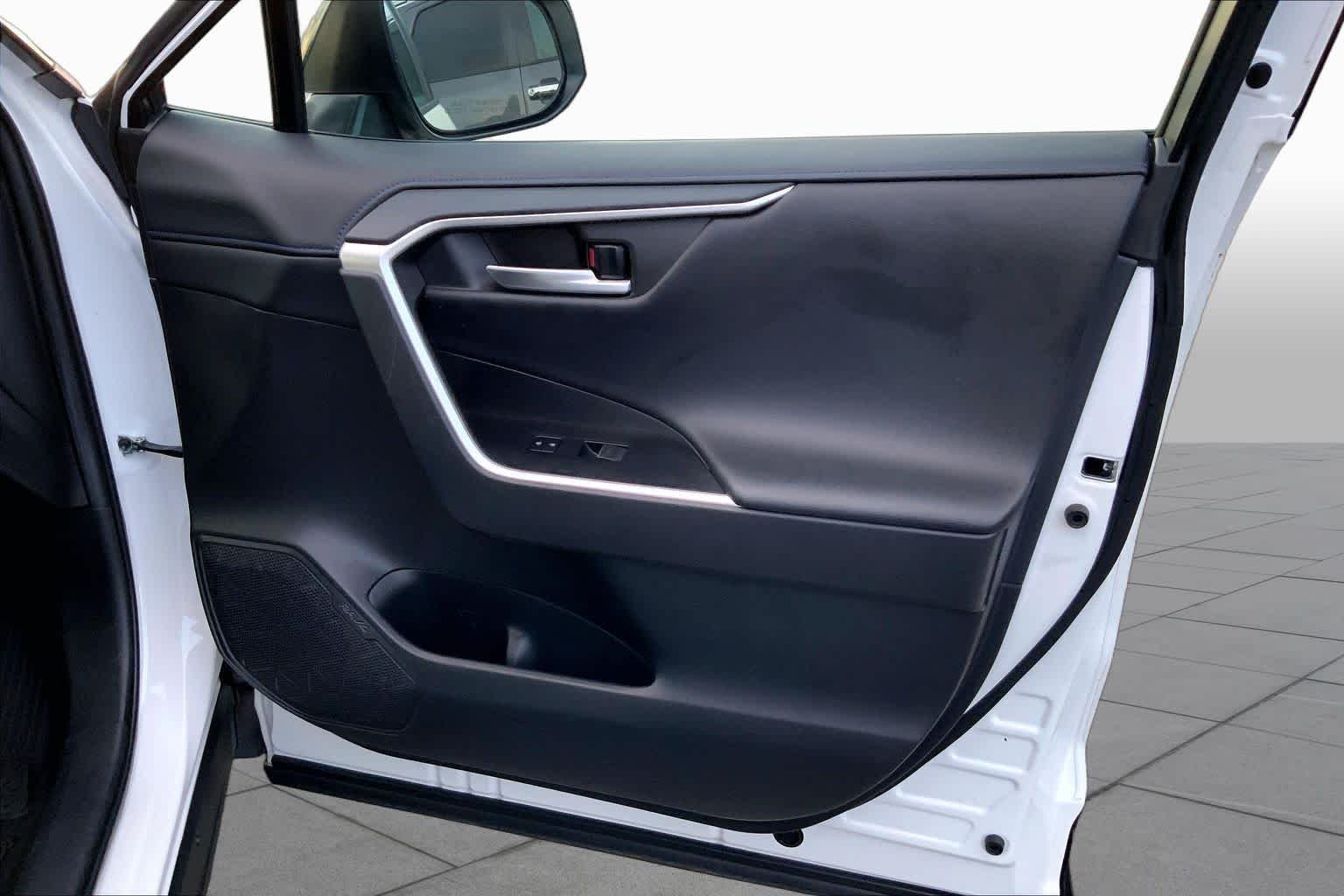 Used 2023 Wind Chill Pearl/Midnight Black Metallic Toyota Hybrid XSE image 22
