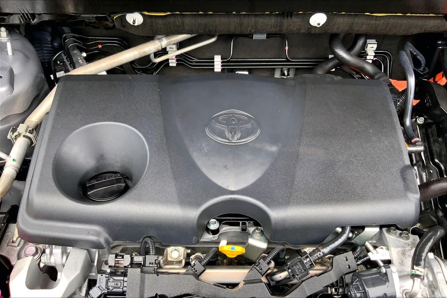 Used 2024 Silver Sky Metallic Toyota Hybrid XLE image 32