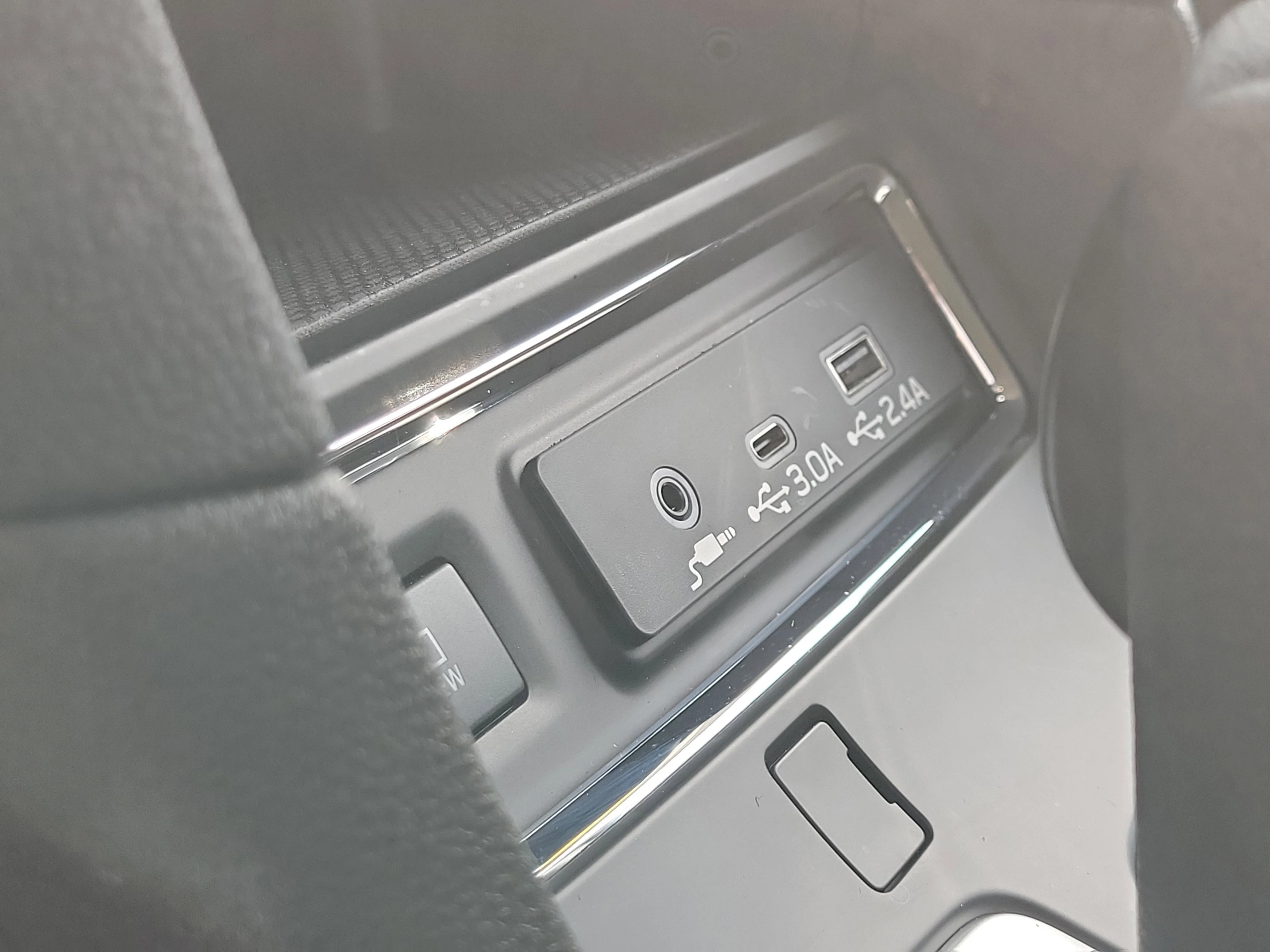 Used 2026 Ice Silver Metallic Subaru Limited image 29