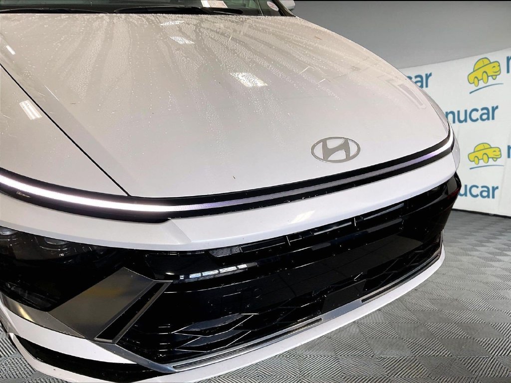 Used 2025 White Hyundai SEL image 30