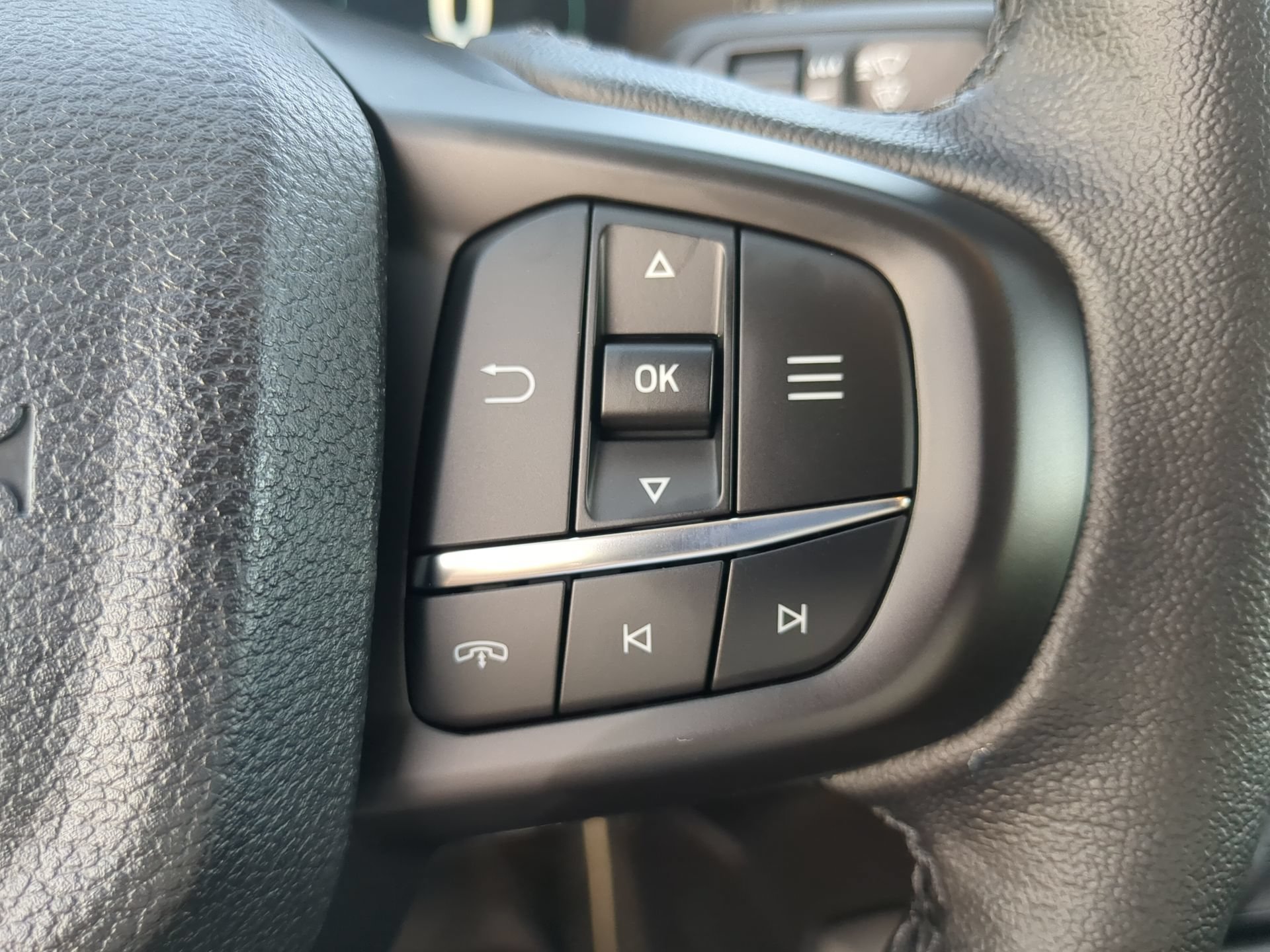 New 2026 Carbonized Gray Metallic Ford Lariat® image 64