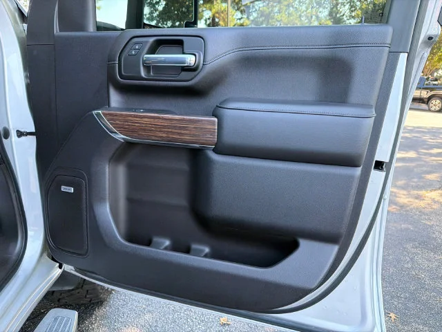 Used 2022 SILVER ICE METALLIC Chevrolet High Country image 14