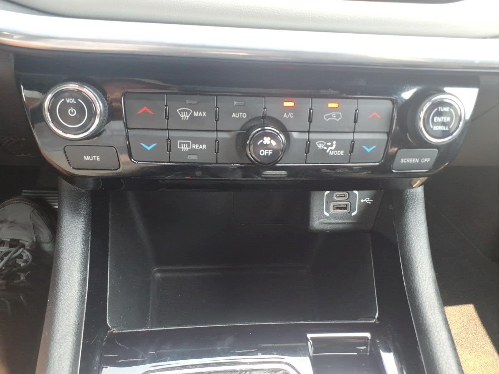 Used 2024 Baltic Gray Metallic Clearcoat Jeep Limited image 24